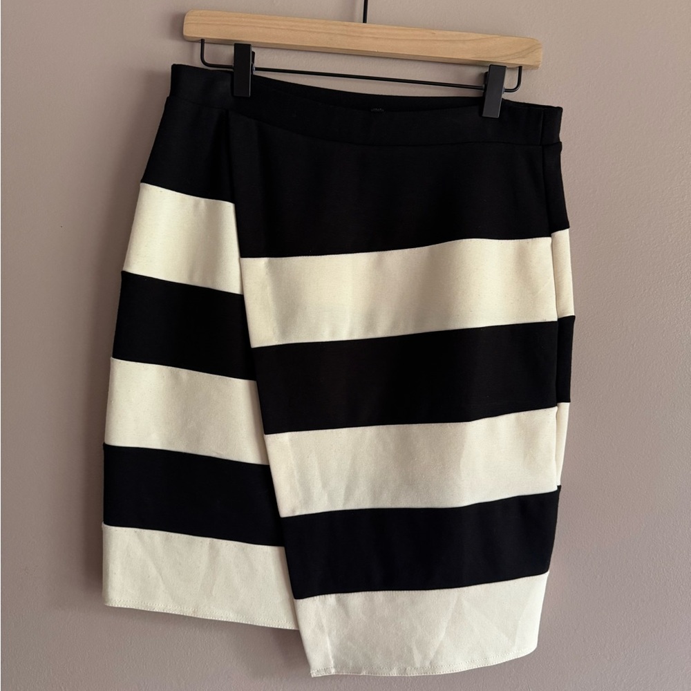 Black & White Stripe Mini Skirt Asymmetrical Stretch Womens Size Medium Workwear